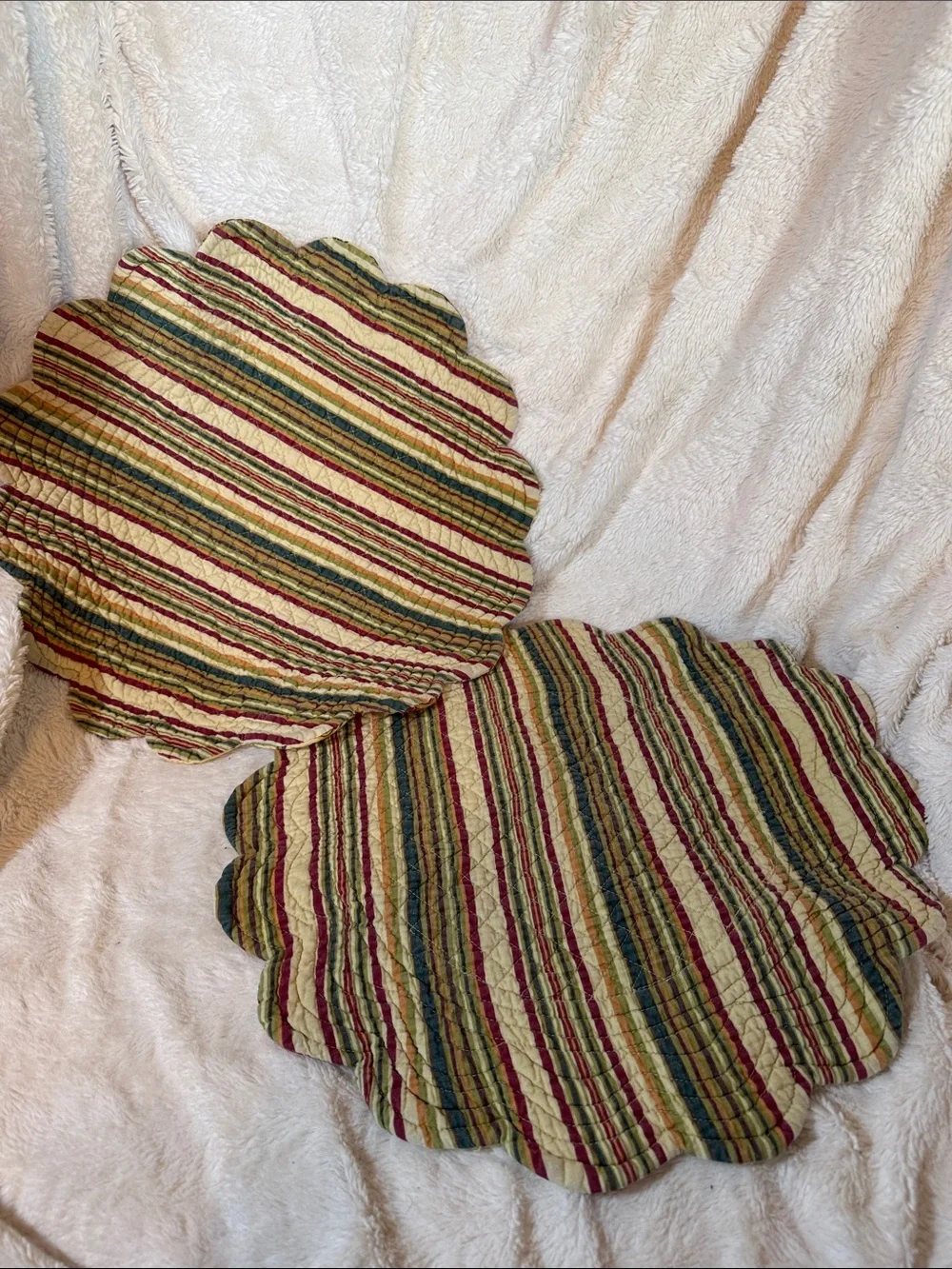Set of 2 Reversible Quilted Scalloped Floral Striped Round Placemats 17in Cotton